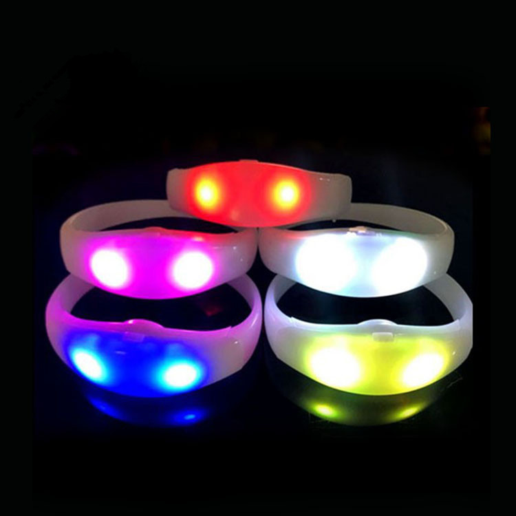 New Delivery for Led Armbands For Running - Bar Wedding Concert Wireless Remote Control Covering Area 800-1000M LED Remote Control Bracelet New LED Atmosphere Bracelet – Longstar detail pictures