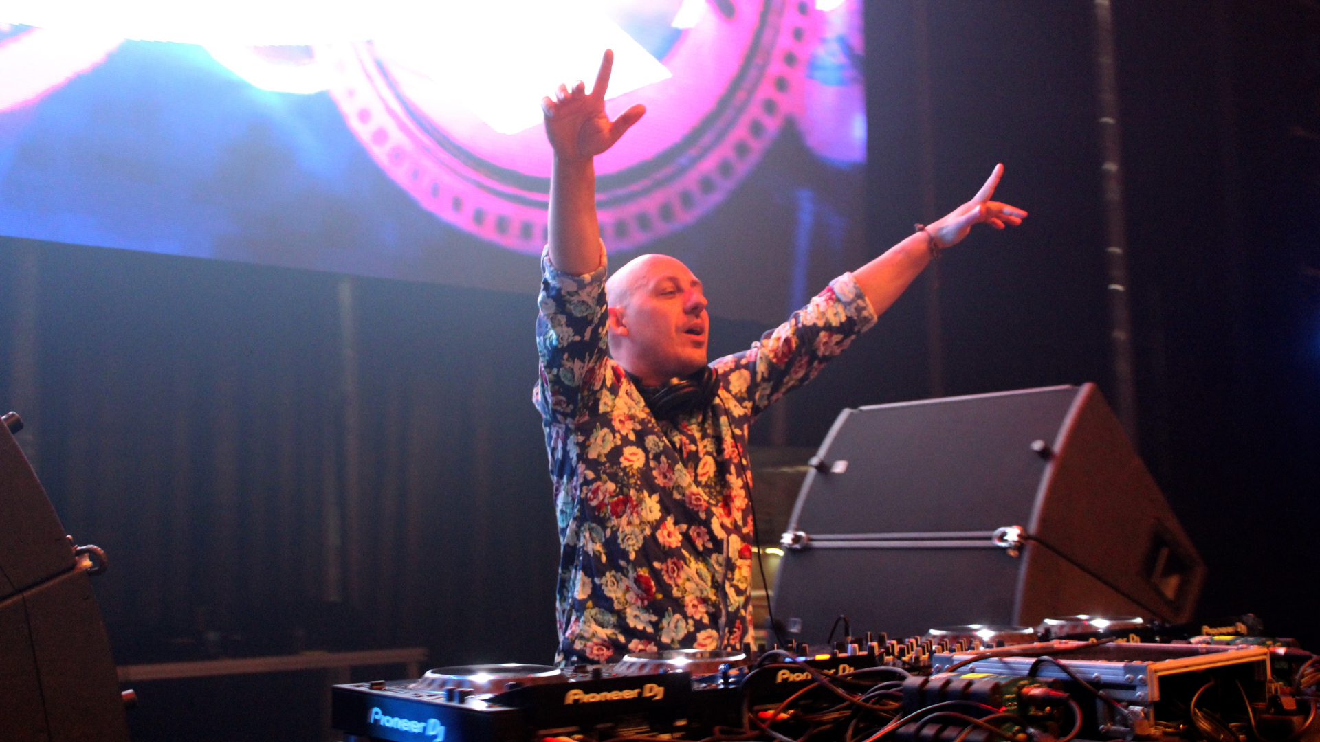 DJ