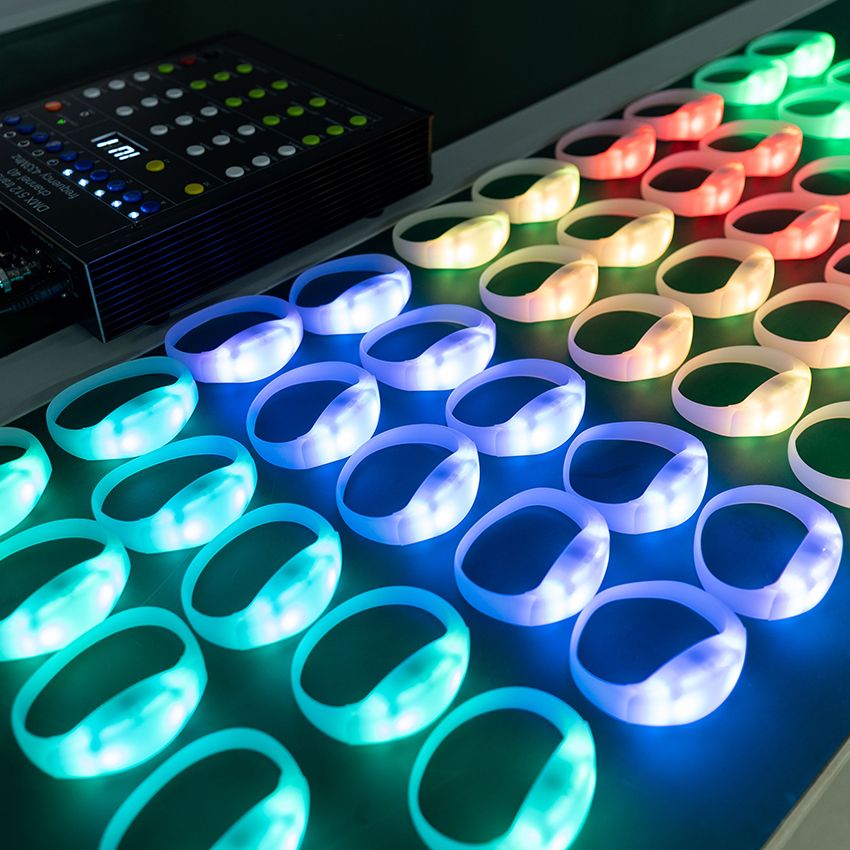 Fixed Competitive Price Led Sound Bracelet Wristband - New built-in four lights led super bright remote control custom bracelet – Longstar detail pictures